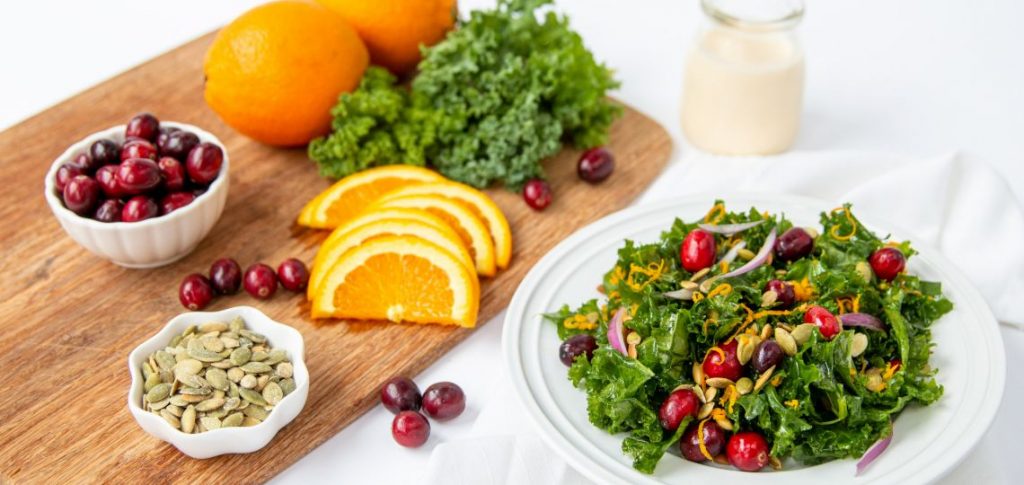 Insalata di cavolo nero e cranberry