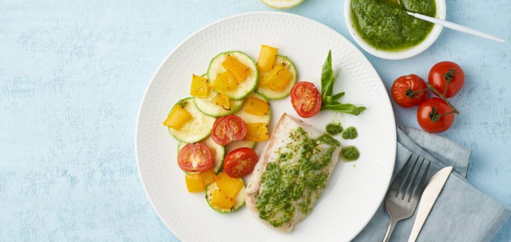 nasello con zucchine e pesto