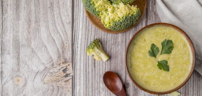 zuppa broccoli e formaggio